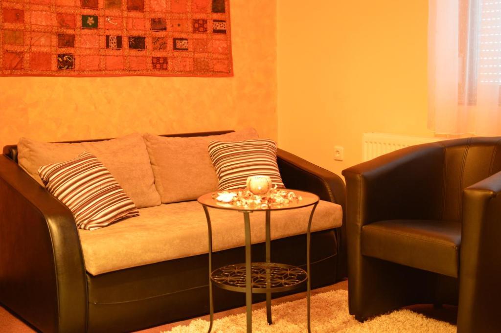 Flamingo Vendeghaz Bed & Breakfast Егер Екстериор снимка